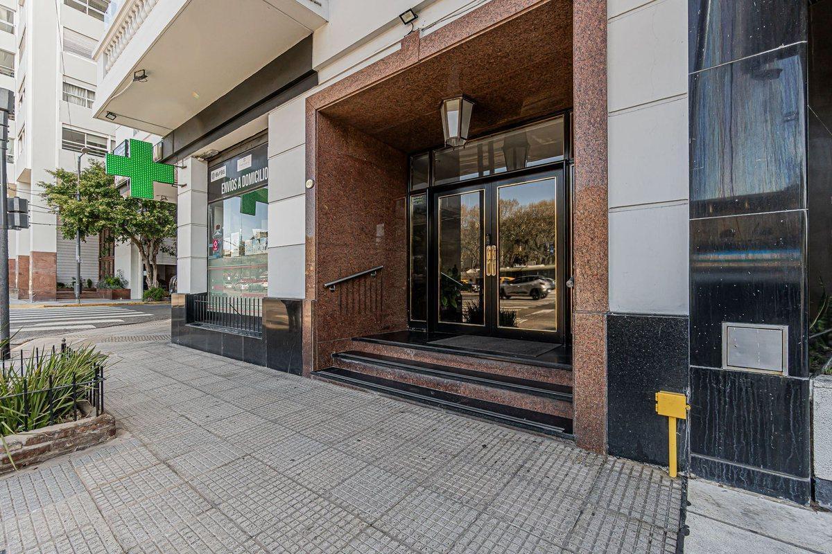 Foto de ALQUILER PISO DE CATEGORÍA SOBRE AV. LIBERTADOR, imagen 2