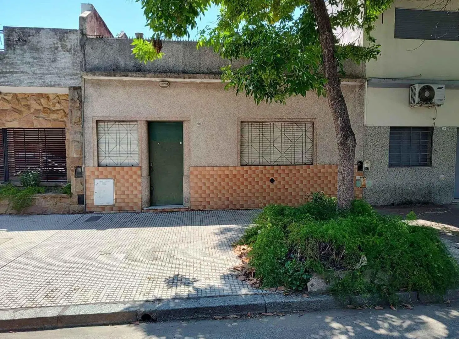 CASA 4 AMB A RECICLAR VENTA LOTE PROPIO Y TERRAZA 2