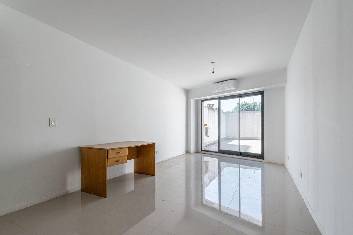 Foto de Monoambiente con cochera y patio Villa Urquiza, imagen 3