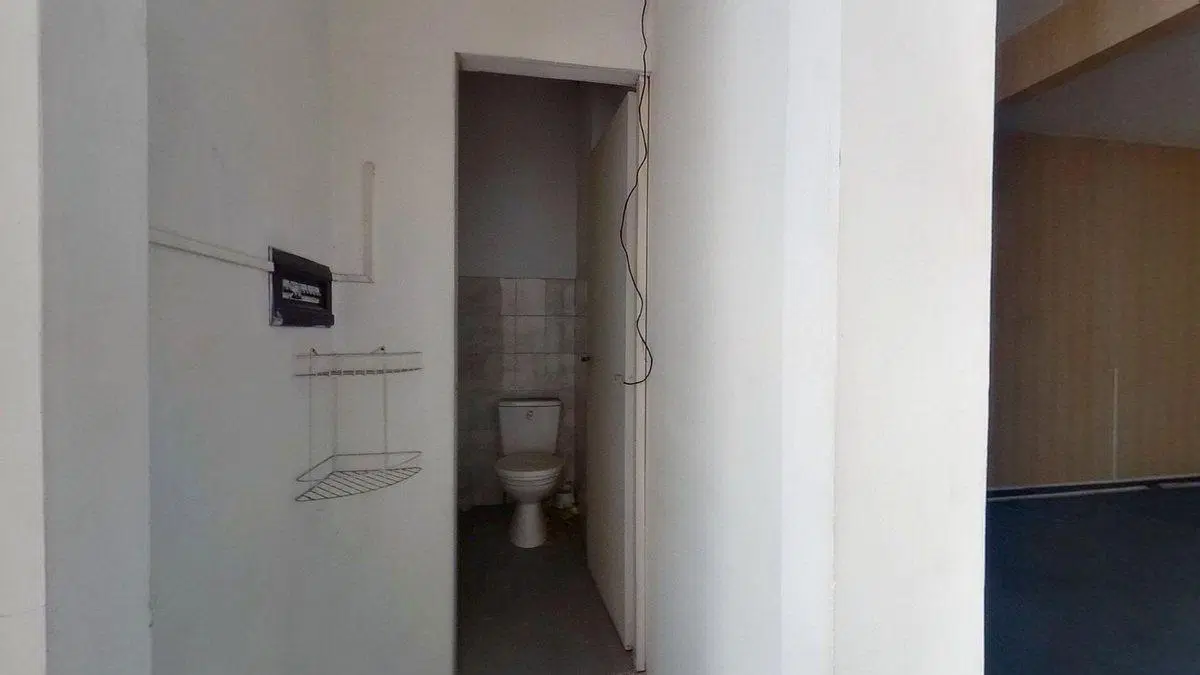 VENTA OFICINA EXCELENTE UBICACION MICROCENTRO 8