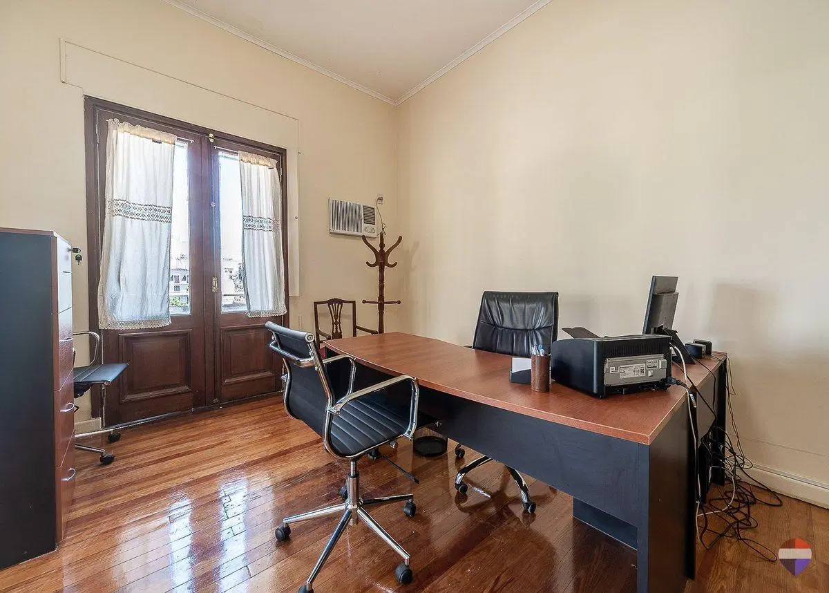 VENTA OFICINA EN ESQUINA SAN NICOLAS 5