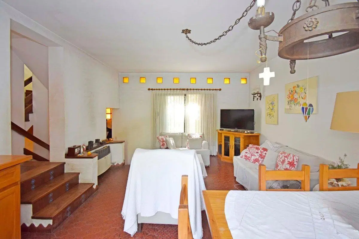 Casa 5 Amb en Venta Florida B Roca con pileta 2