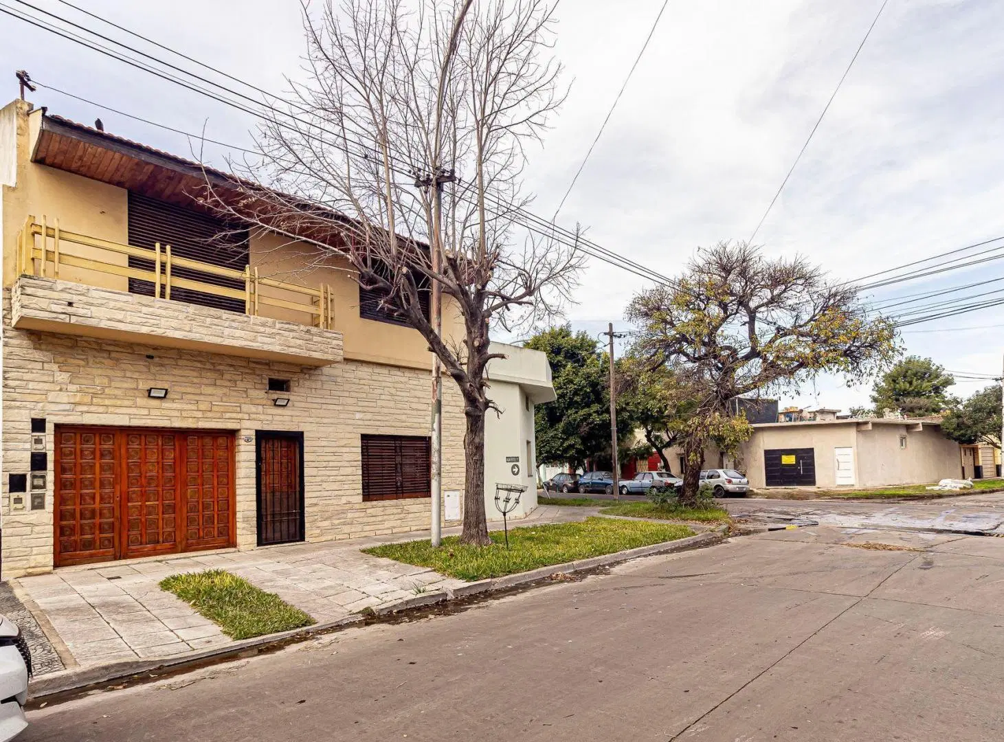 VENTA CASA 4 AMB EN LANUS CON PATIO Y COCHERA 3