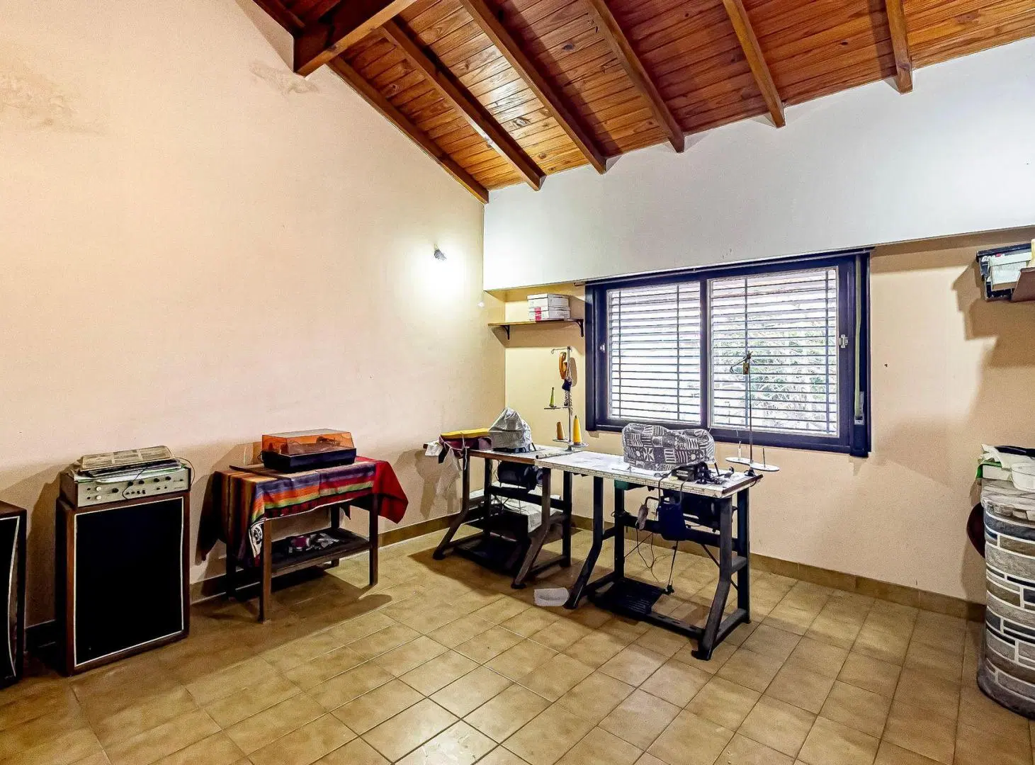 VENTA CASA 4 AMB EN LANUS CON PATIO Y COCHERA 8