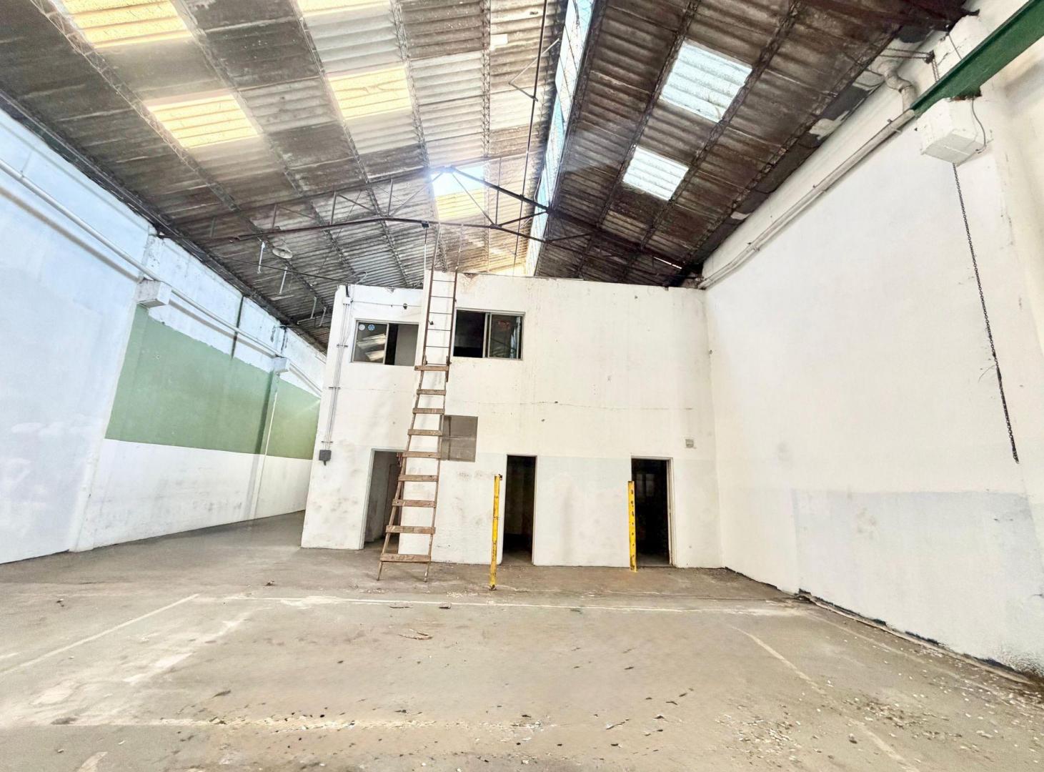 Foto de Venta GALPON 745 m2 zona estrategica Quilmes OPORT, imagen 3
