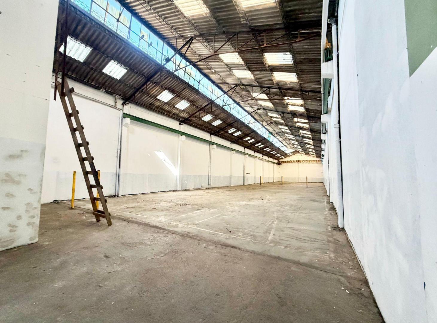 Foto de Venta GALPON 745 m2 zona estrategica Quilmes OPORT, imagen 2