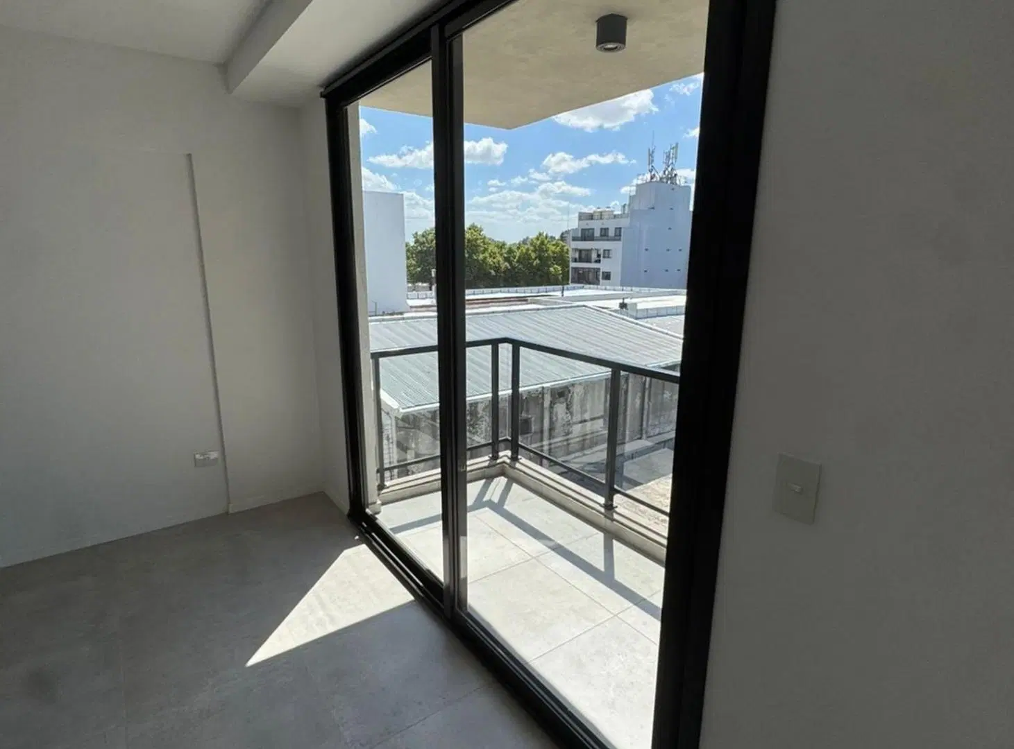 Alquiler dos ambientes balcon Monte Castro 3