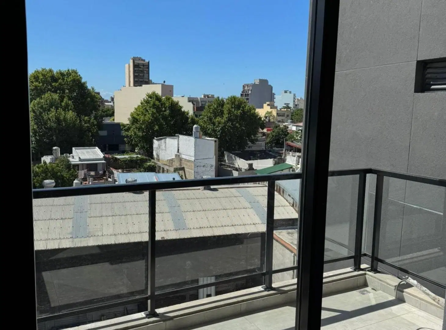 Alquiler dos ambientes balcon Monte Castro 8