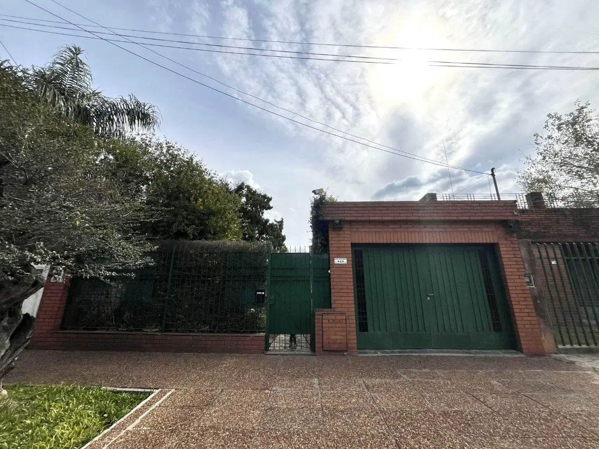CASA 4 AMBIENTES VENTA CON GARAGE EN VILLA BOSCH 3