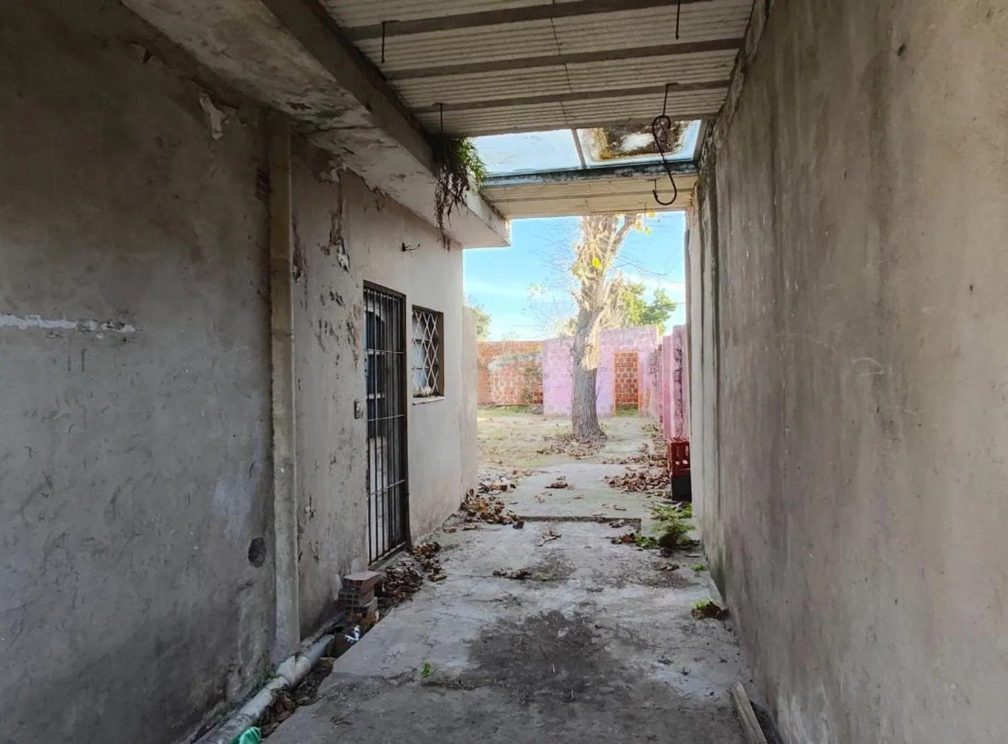 CASA 3 AMBIENTES EN VENTA JOSE C PAZ LOTE 350M2 4