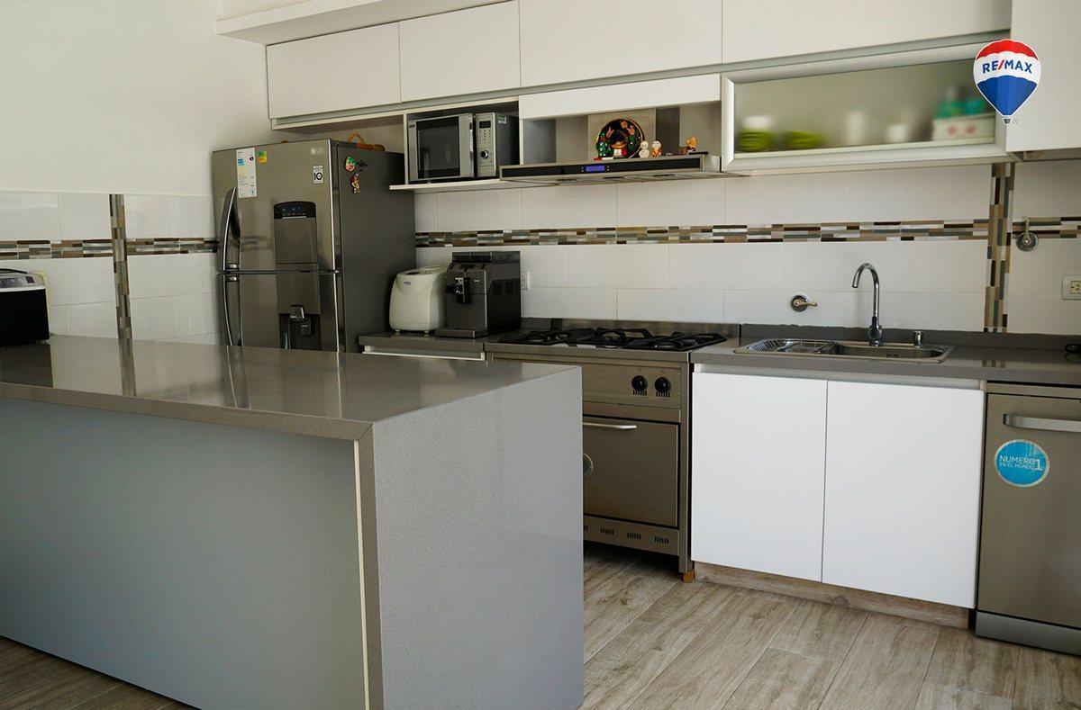 Foto de LOTE CON QUINCHO,BAÑO Y PILETA EN LOMAS DE ZAMORA, imagen 4