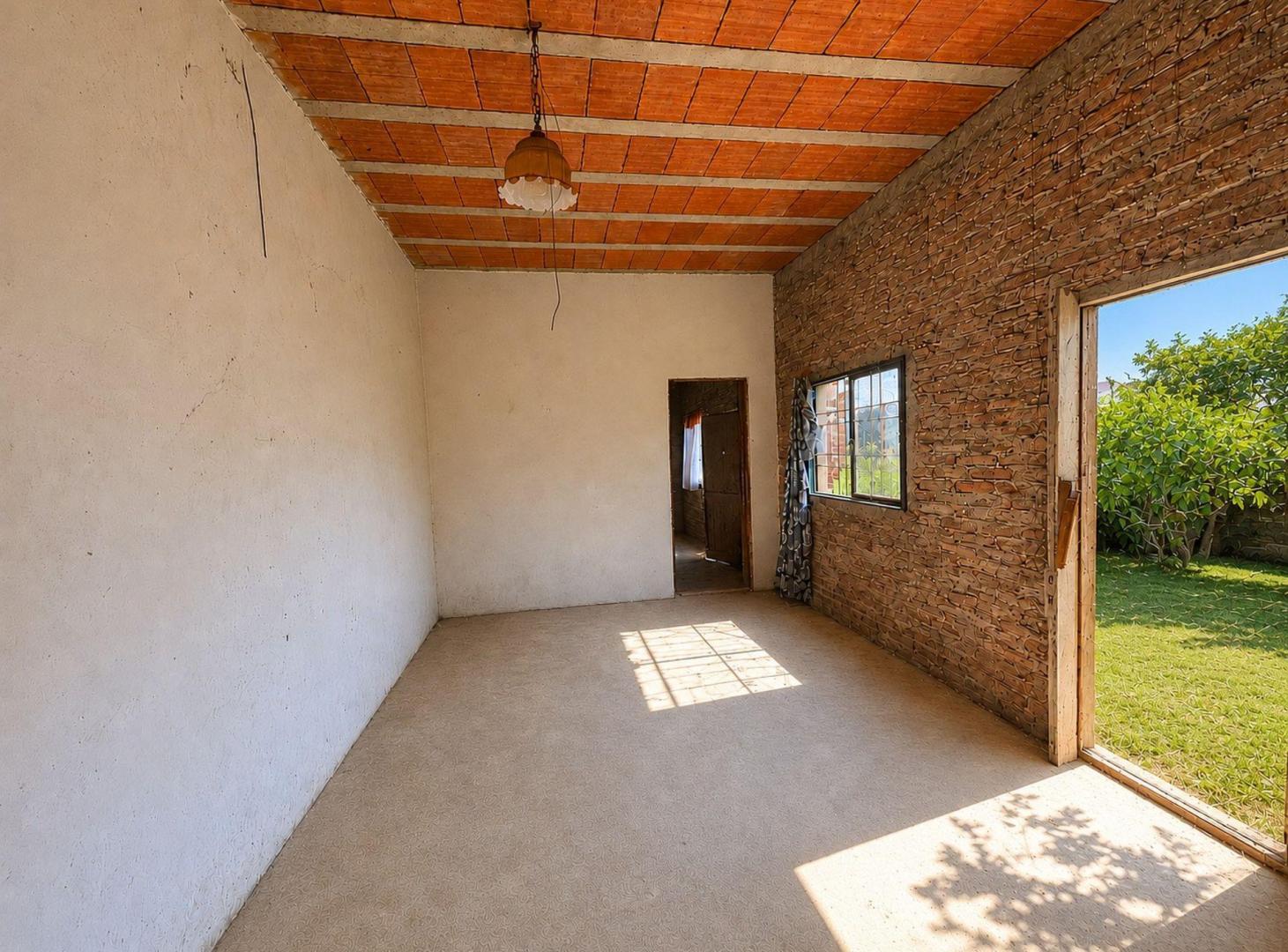 Foto de LOTE DE 360 M2 CON CONSTRUCCION EN CLAYPOLE, imagen 2