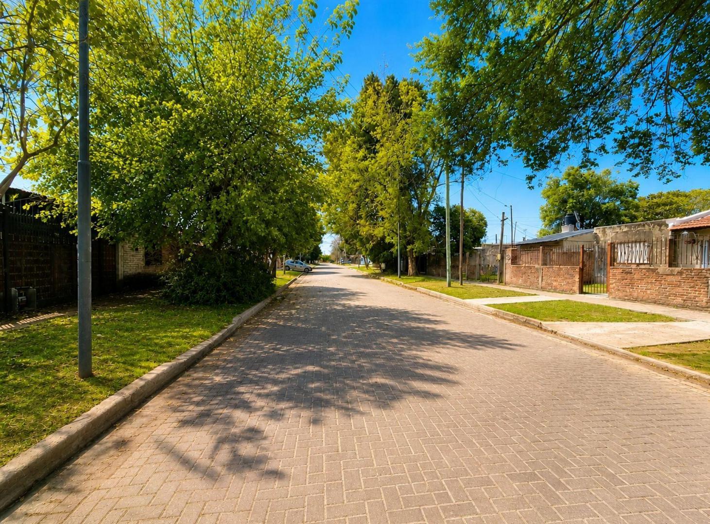 Foto de LOTE DE 360 M2 CON CONSTRUCCION EN CLAYPOLE, imagen 5