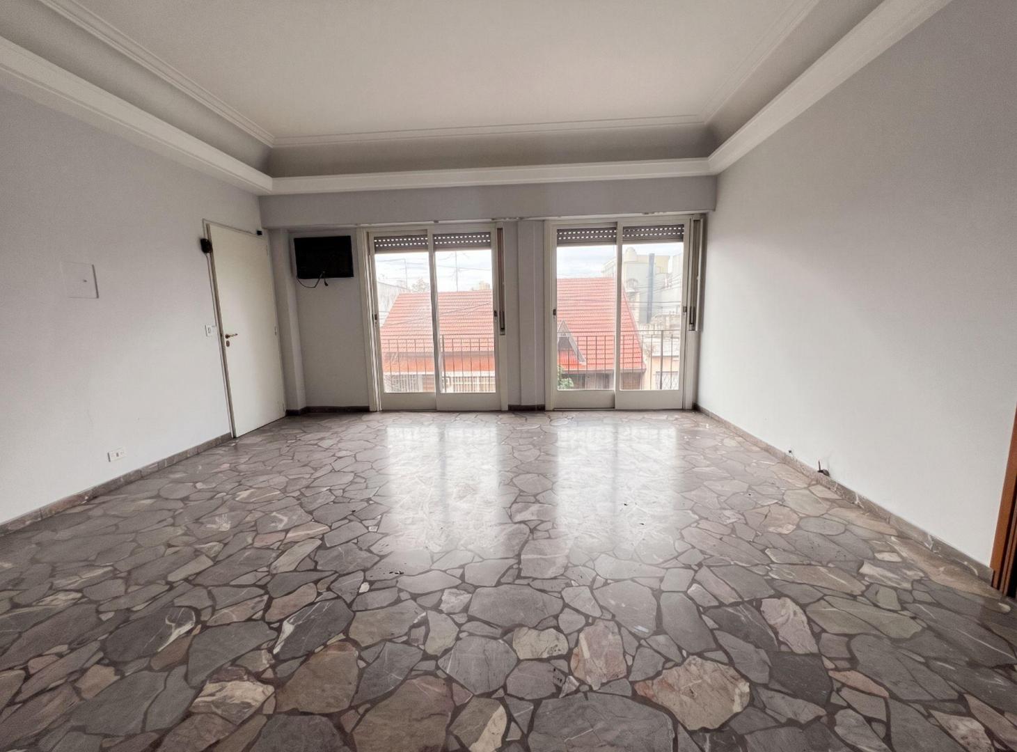 Foto de Casa con 4 Locales en Venta en Haedo, imagen 3