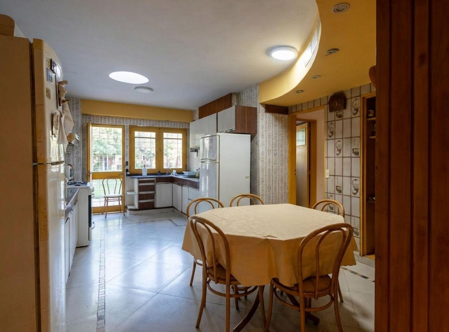 Foto de CASA 5 AMBIENTES VENTA BOEDO CON JARDIN Y PILETA, imagen 2