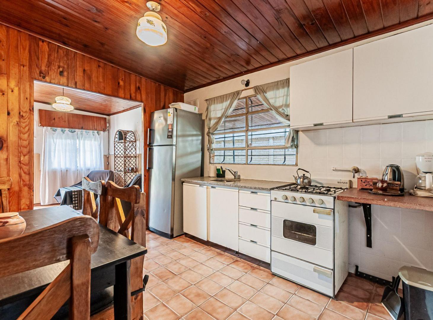 Foto de VENTA CASA 4 AMB EN SAN VICENTE JARDIN Y COCHERA, imagen 5