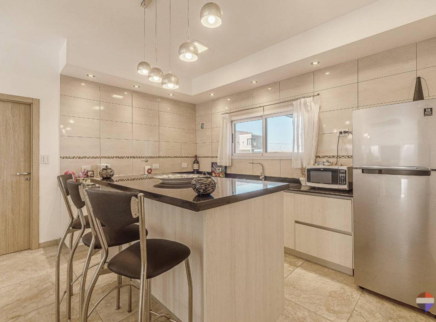 Foto de VENTA CASA EN LAGOS DE CANNING LOTE INTERNO PILETA, imagen 1