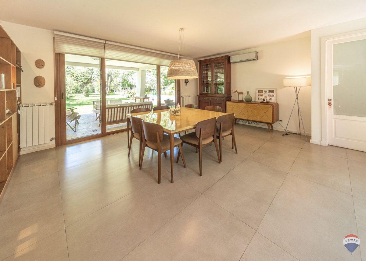 Foto de Venta casa 7 amb en Parque Leloir pileta cocheras, imagen 5
