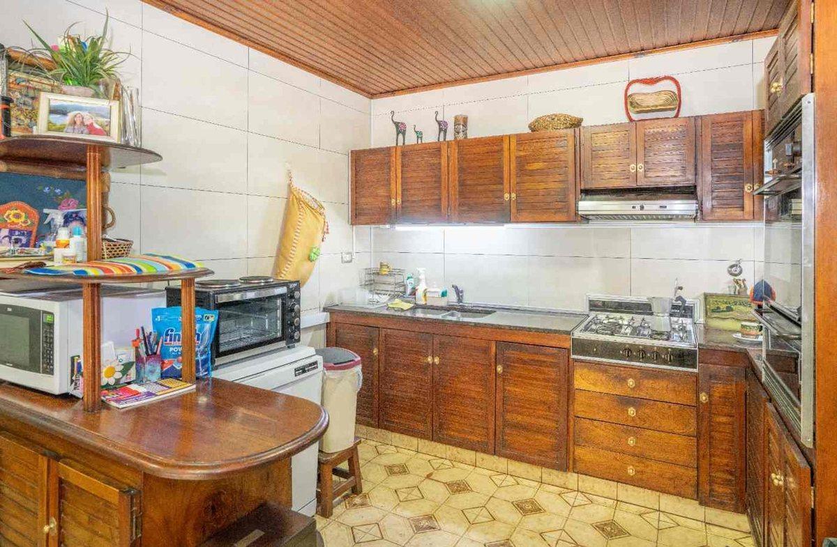 Foto de VENTA CASA DE 5 AMB TERRAZA Y COCHERA VILLA LURO, imagen 2