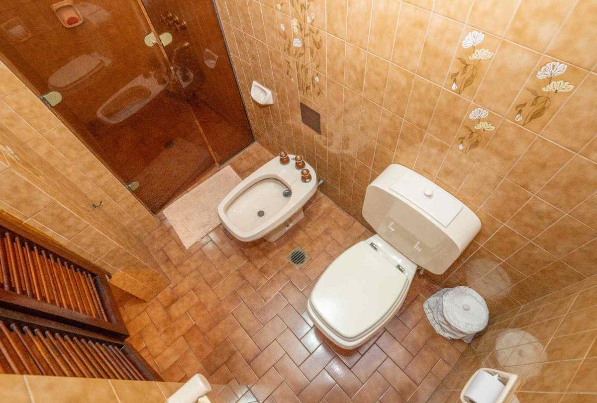 Foto de VENTA CASA DE 5 AMB TERRAZA Y COCHERA VILLA LURO, imagen 5