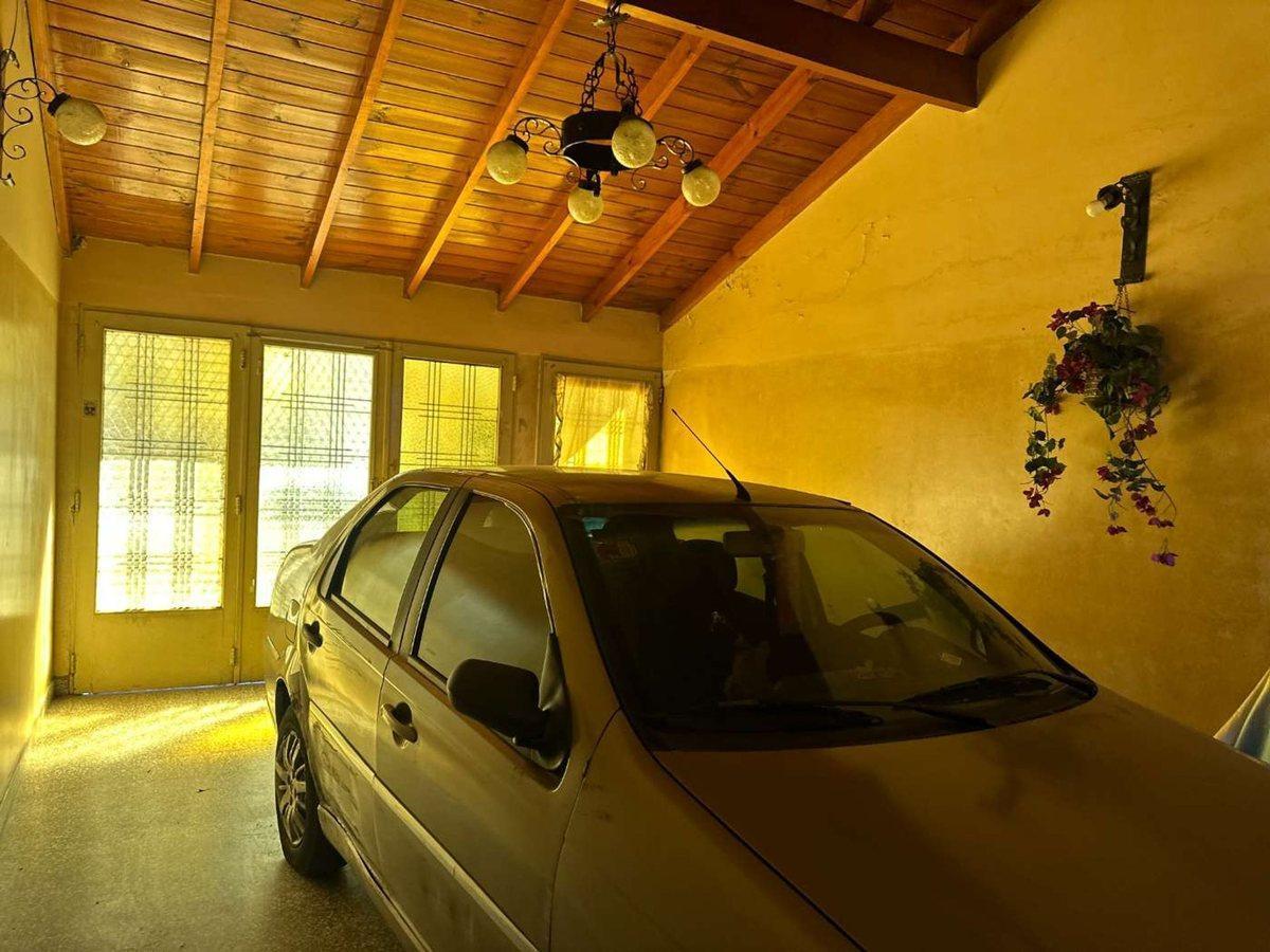 Foto de CASA 6 AMBIENTES AVELLANEDA 2 FAMILIAS O QUINCHO, imagen 2