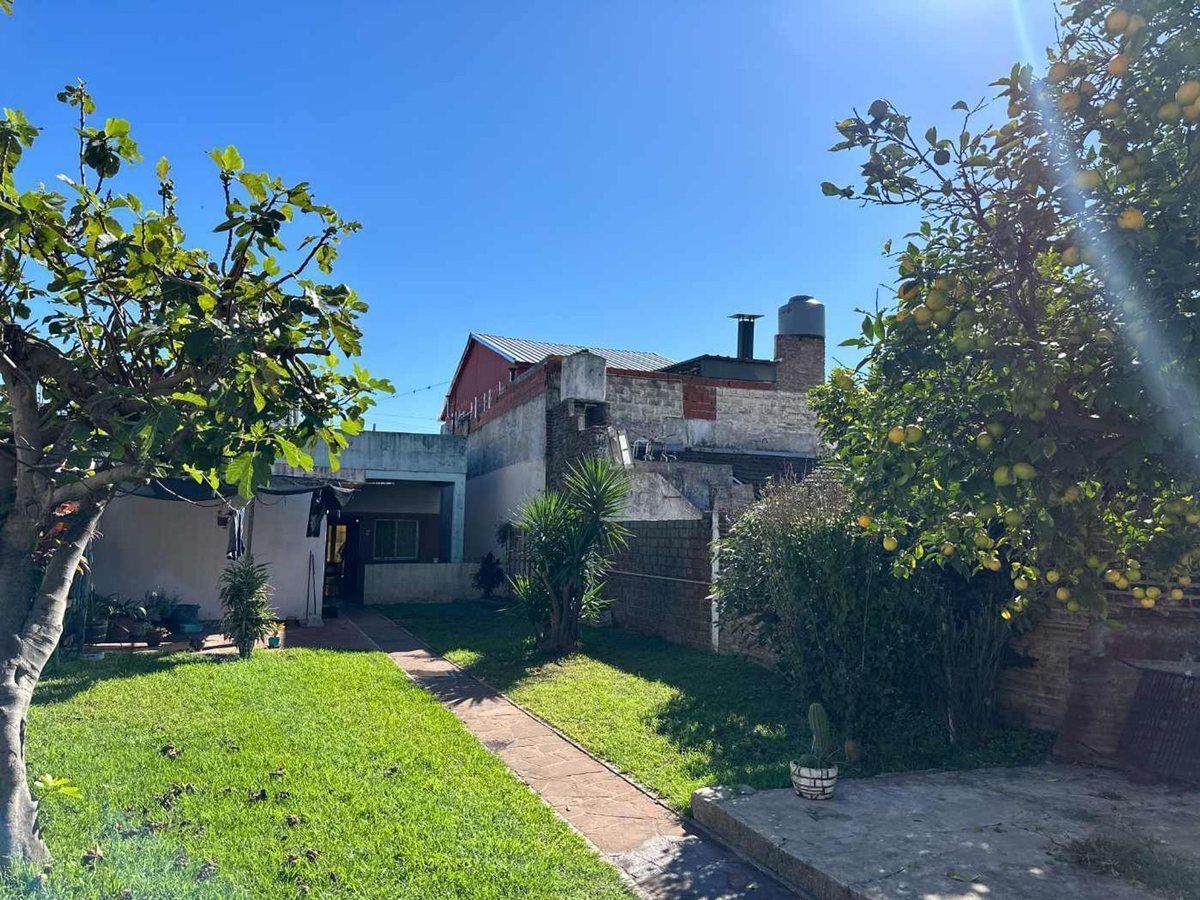 Foto de CASA 6 AMBIENTES AVELLANEDA 2 FAMILIAS O QUINCHO, imagen 3
