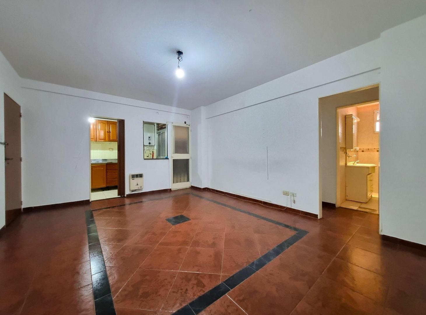 Foto de VENTA DEPARTAMENTO 2 AMBIENTES AMPLIO CON BAULERA, imagen 3