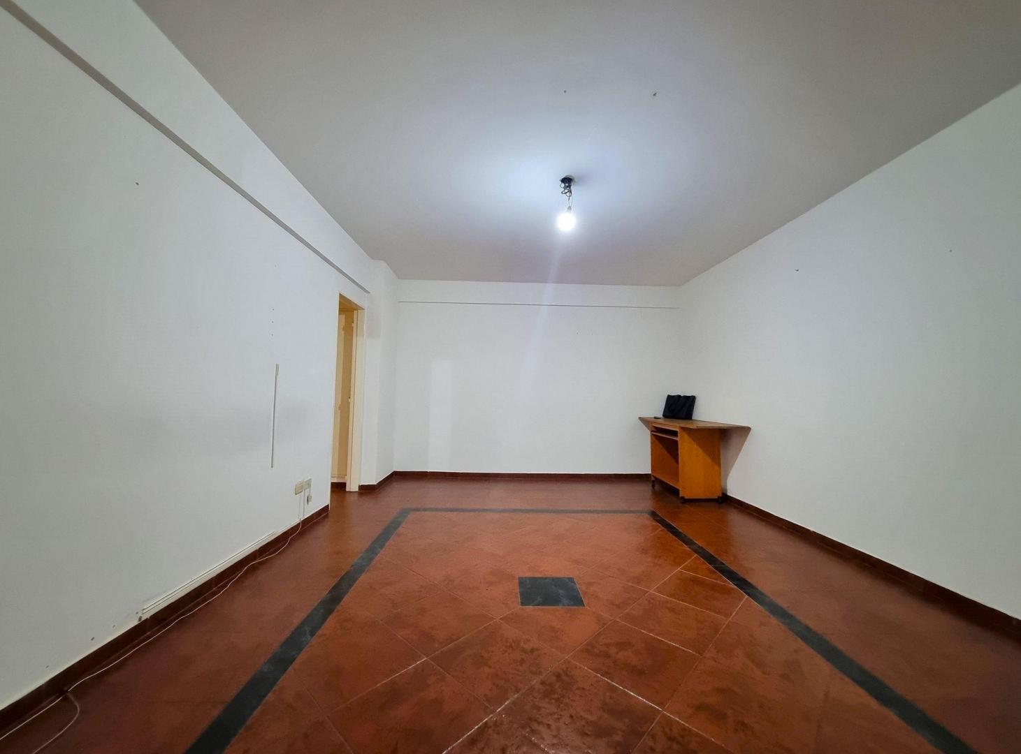 Foto de VENTA DEPARTAMENTO 2 AMBIENTES AMPLIO CON BAULERA, imagen 5
