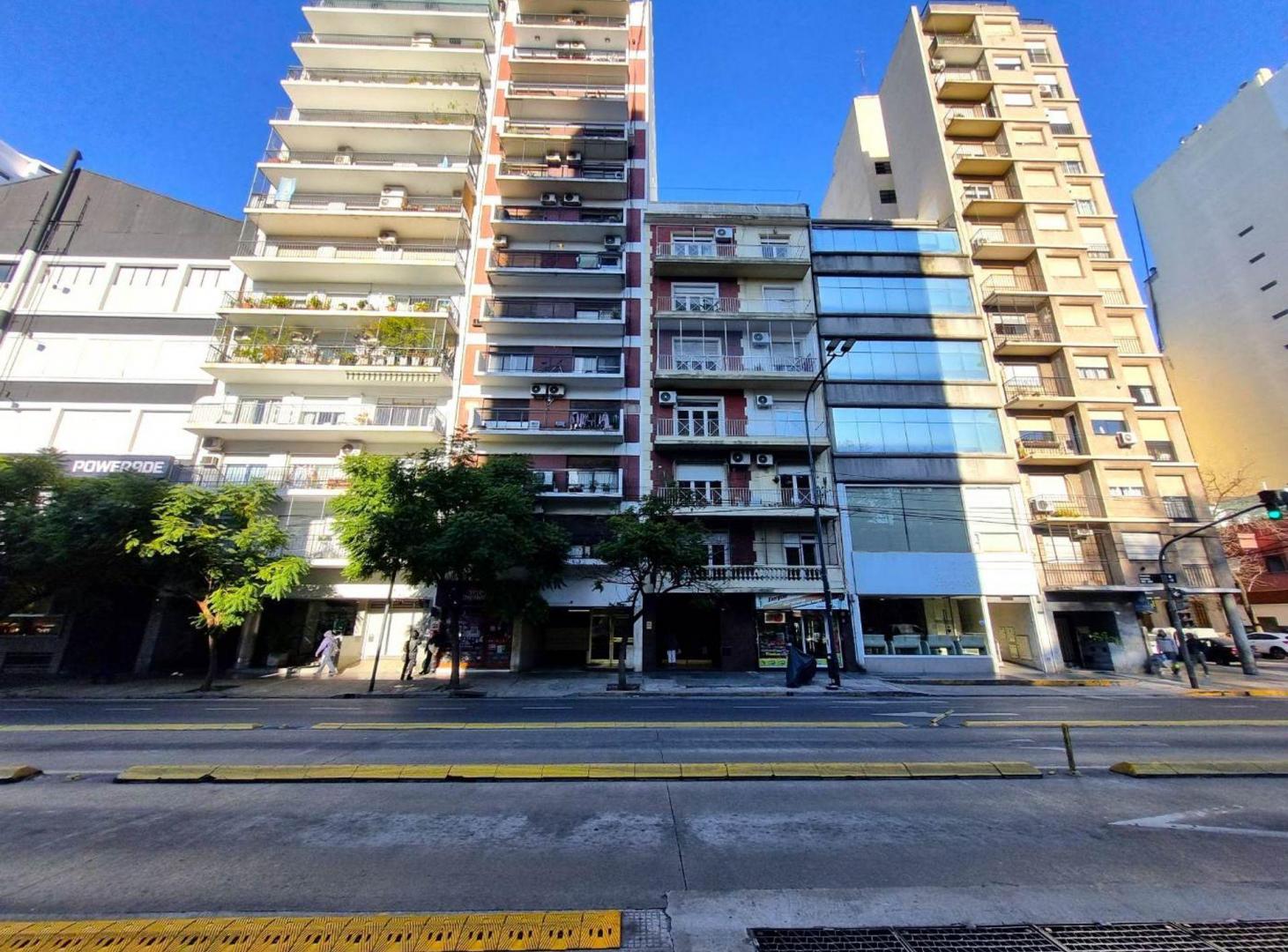 Foto de VENTA DEPARTAMENTO 2 AMBIENTES AMPLIO CON BAULERA, imagen 1