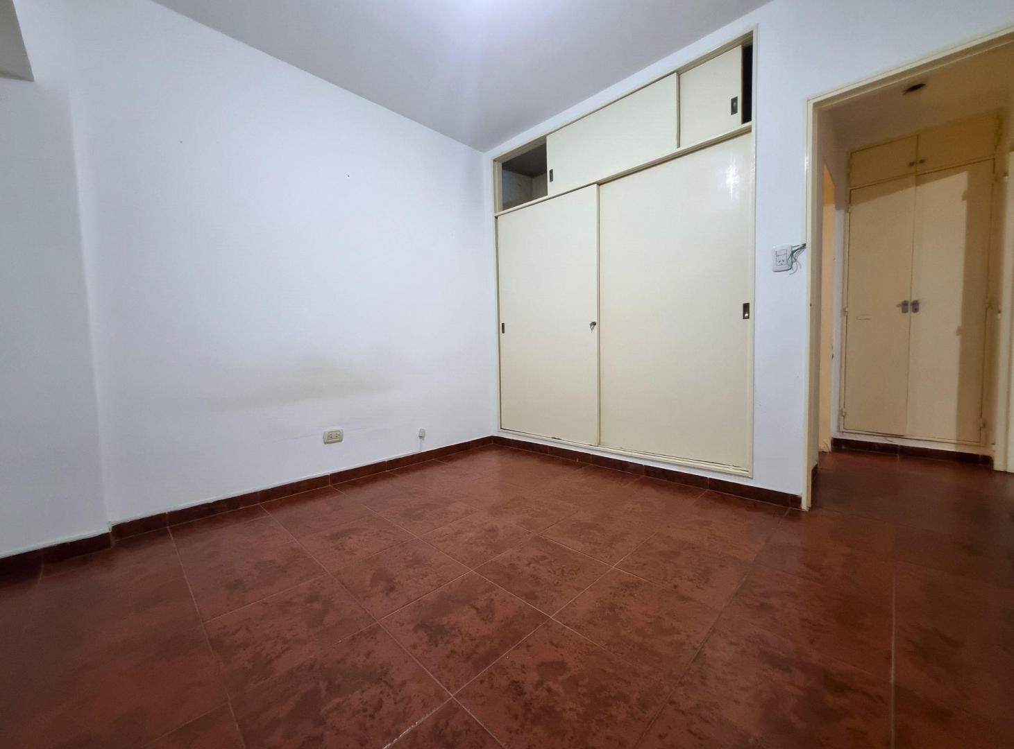Foto de VENTA DEPARTAMENTO 2 AMBIENTES AMPLIO CON BAULERA, imagen 4