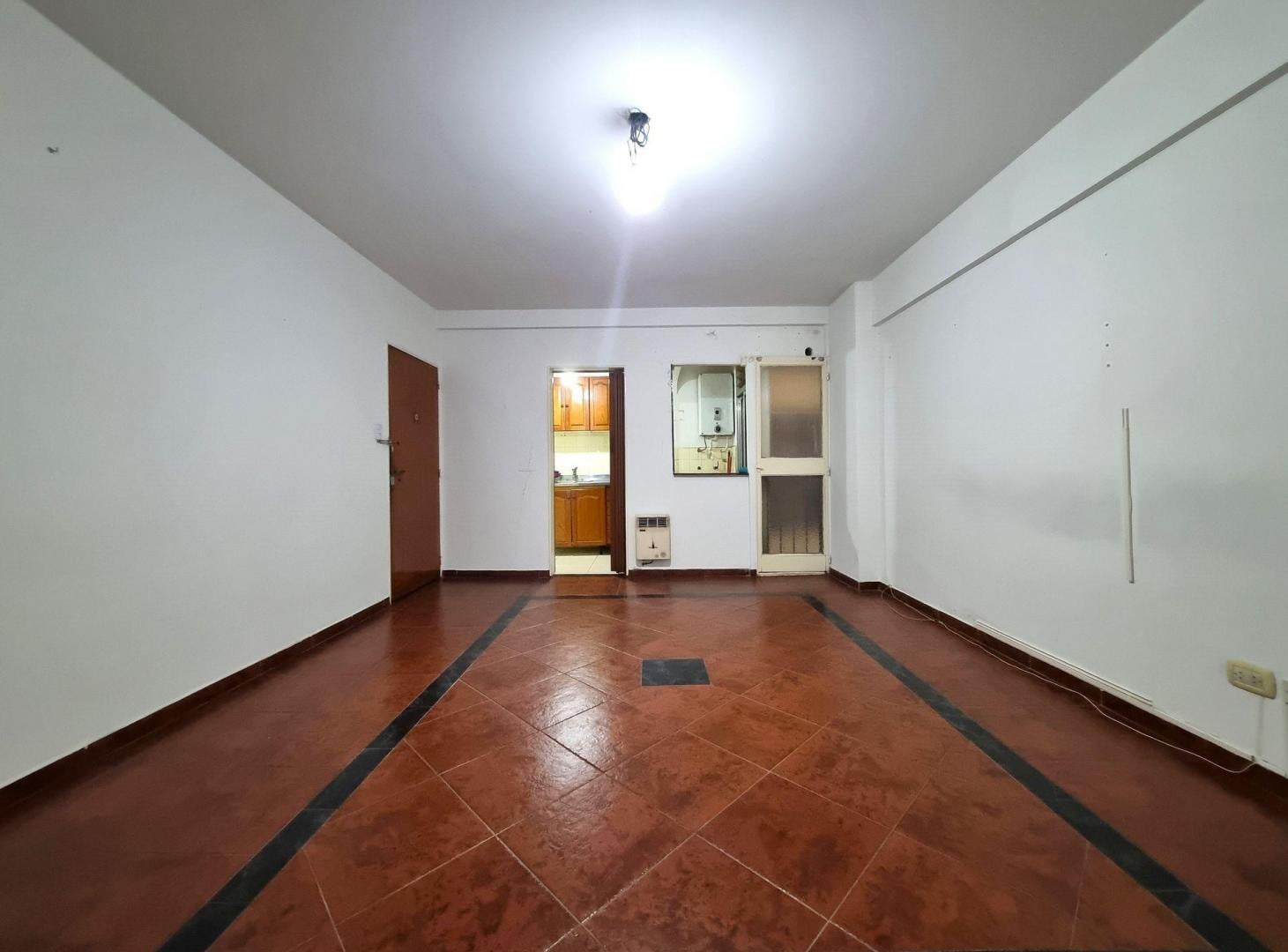 Foto de VENTA DEPARTAMENTO 2 AMBIENTES AMPLIO CON BAULERA, imagen 2