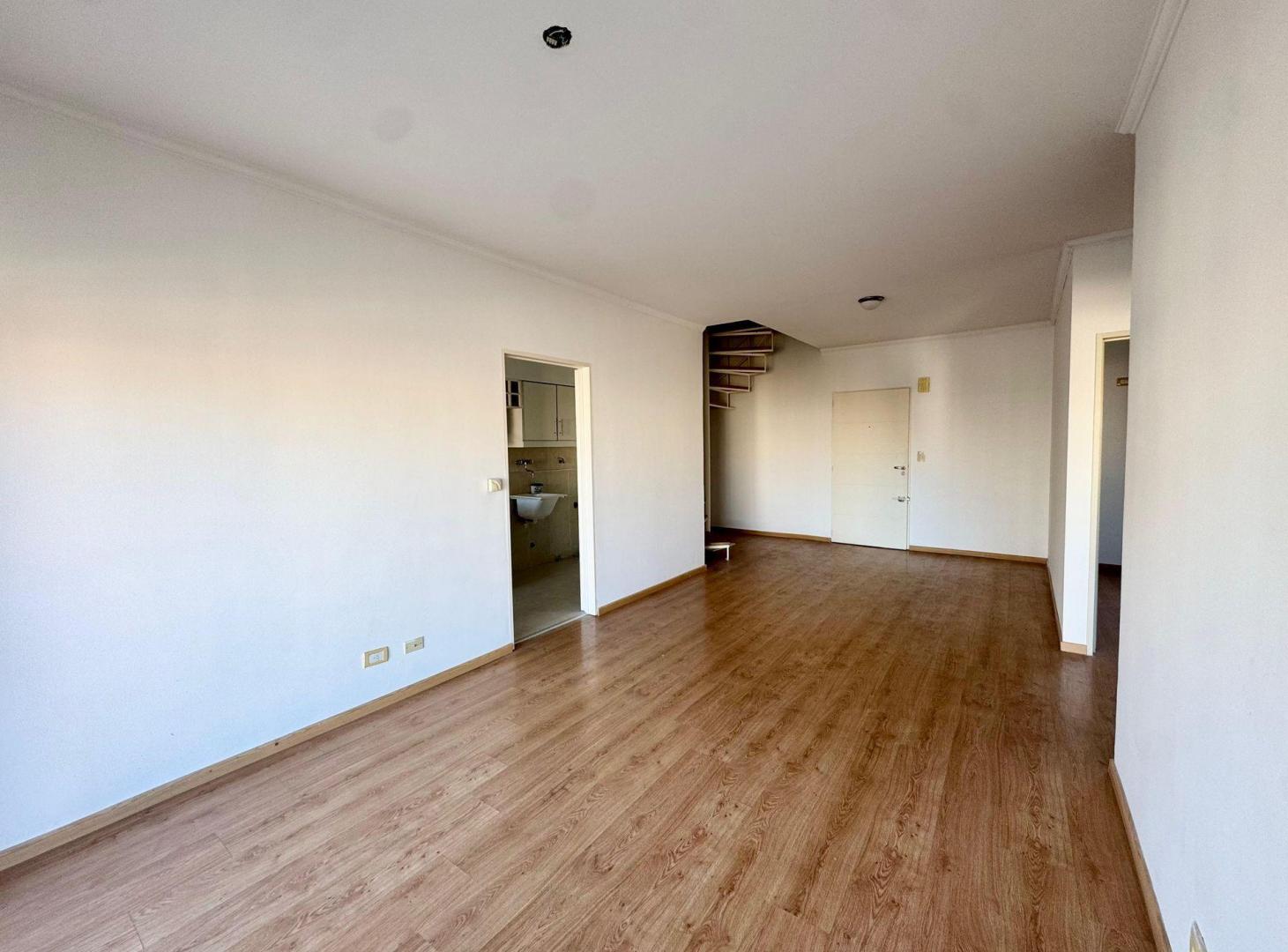 Foto de VENTA DUPLEX 4 AMBIENTES COCHERA LA LUCILA, imagen 3
