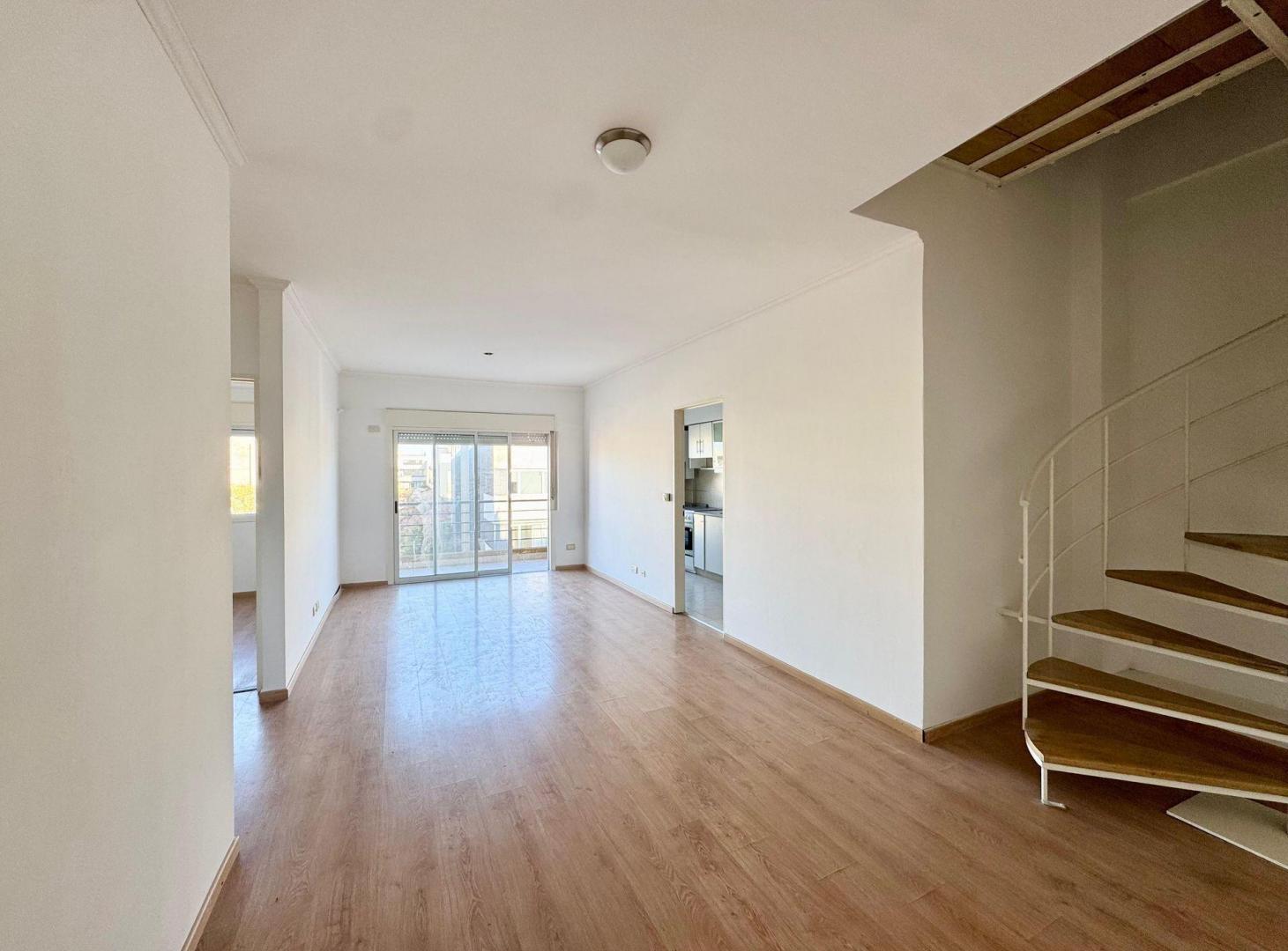 Foto de VENTA DUPLEX 4 AMBIENTES COCHERA LA LUCILA, imagen 1
