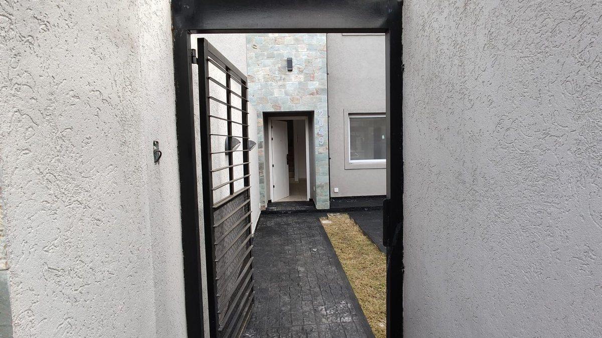 Foto de VENTA CASA 3 AMB DUPLEX HURLINGHAM APTO CREDITO, imagen 5