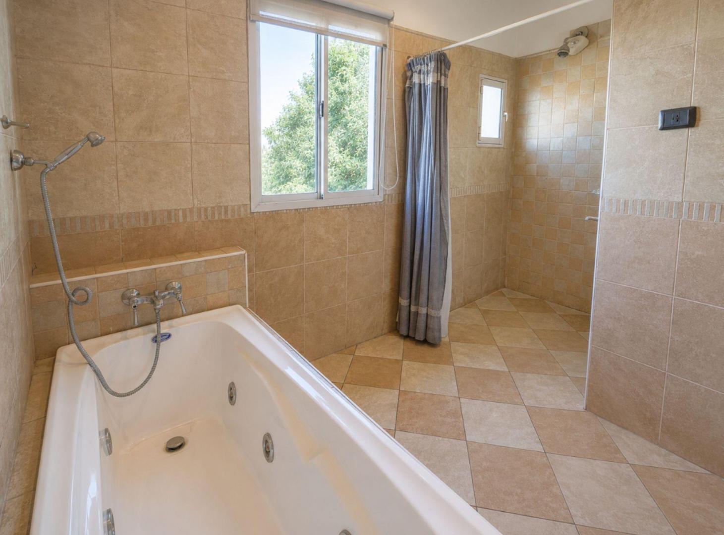 Foto de VENTA CASA 4 AMB CON PILETA Y QUINCHO EL TALAR, imagen 3