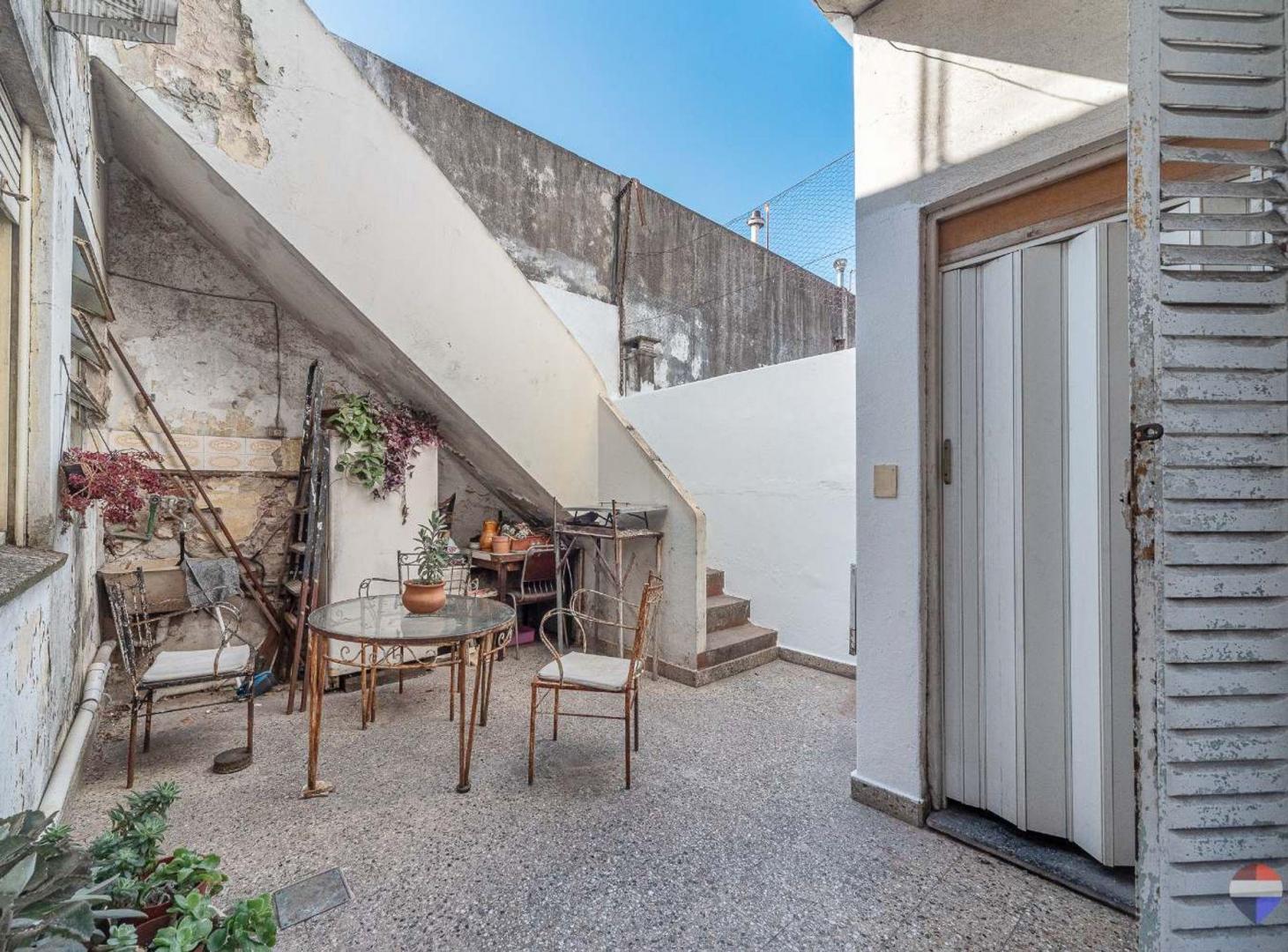 Foto de VENTA PH 4 AMB TERRAZA A REFACCIONAR VILLA URQUIZA, imagen 4