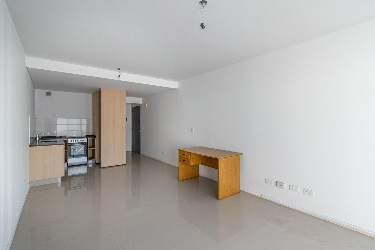 Foto de Monoambiente con cochera y patio Villa Urquiza, imagen 2