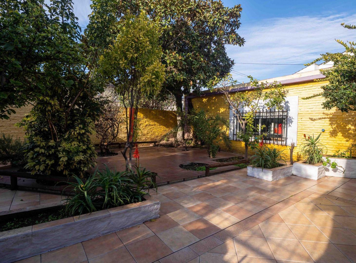 Foto de VENTA CASA 3 AMB DOBLE LOTE VILLA LUZURIAGA, imagen 5