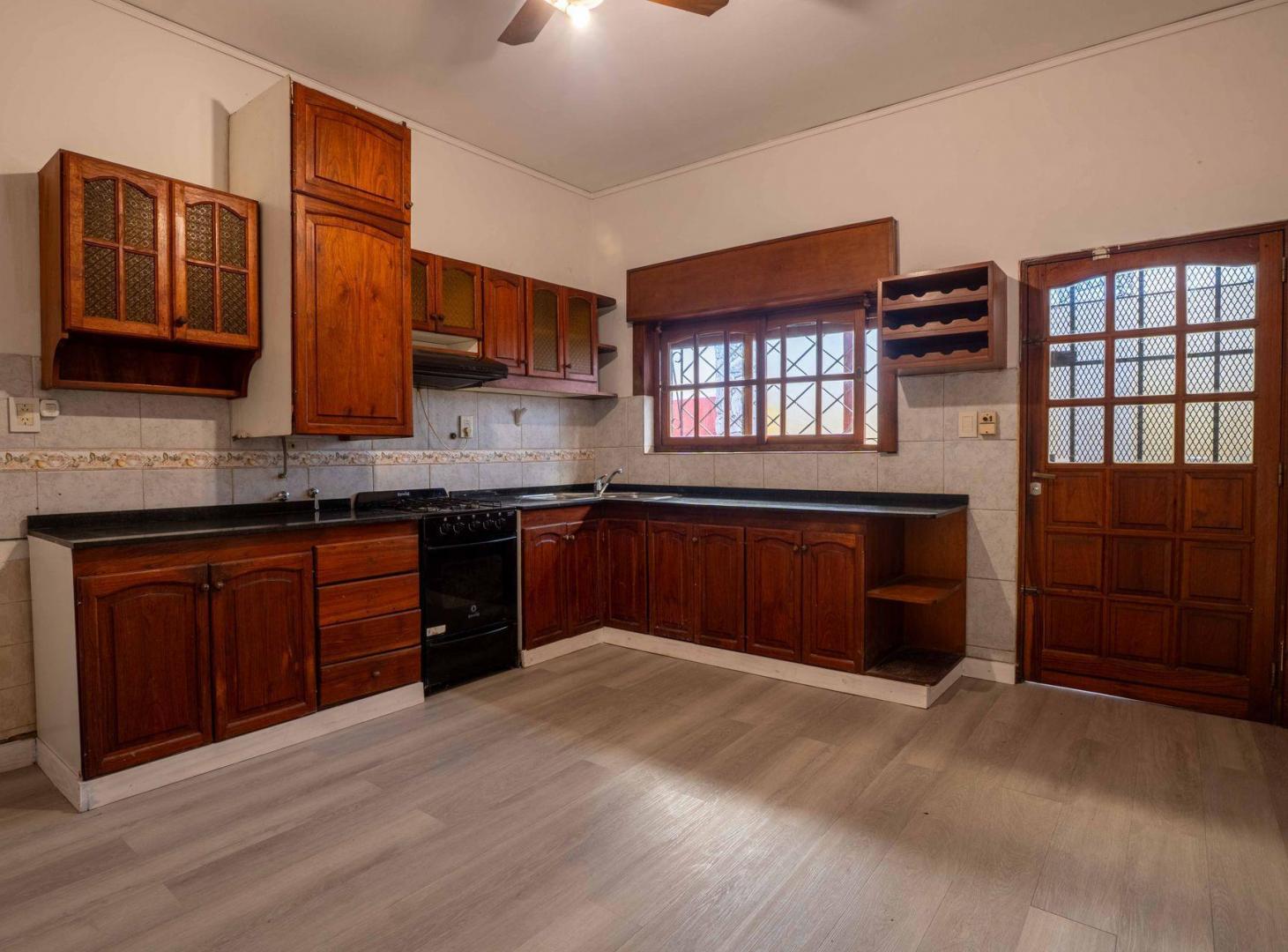 Foto de VENTA CASA 3 AMB DOBLE LOTE VILLA LUZURIAGA, imagen 3