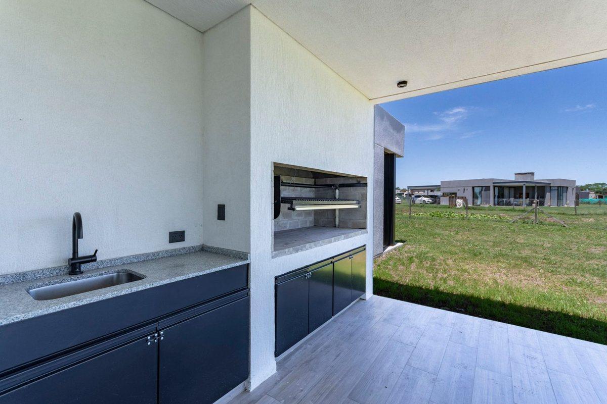Foto de Venta casa 4 amb Pilar del Este Santa Lucia, imagen 4