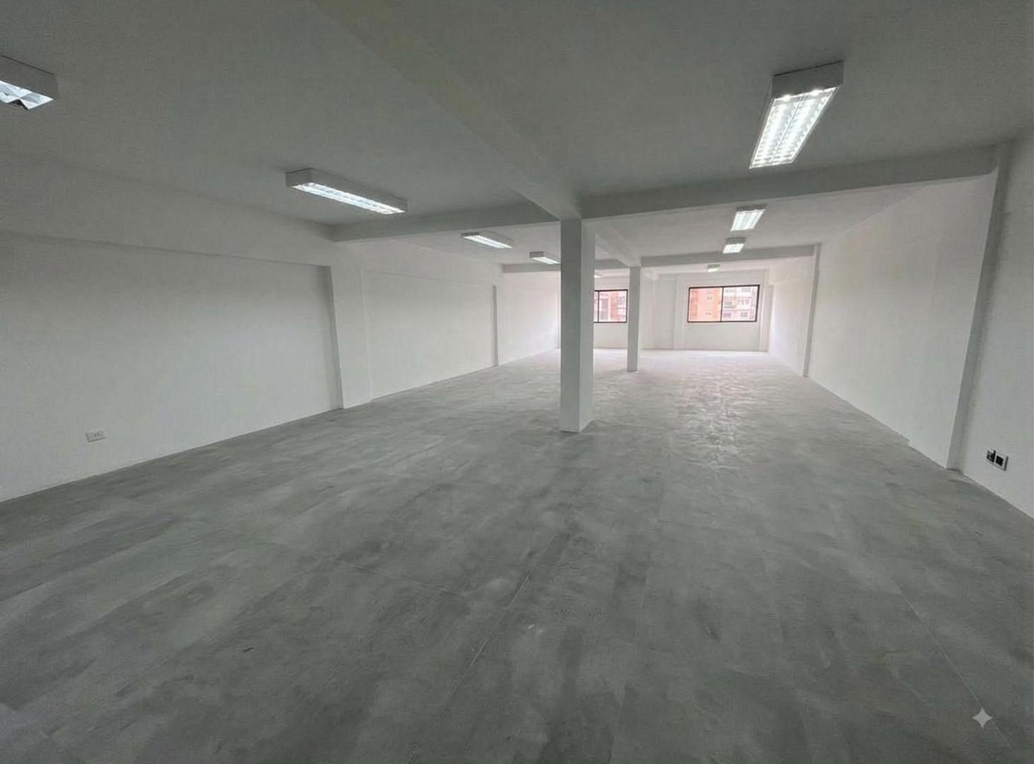 Foto de Alquiler oficina reciclada y muy luminosa, imagen 1