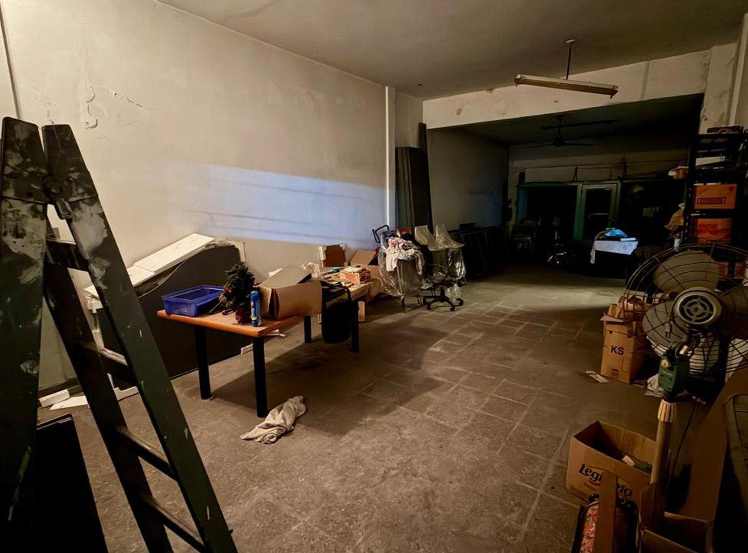 Foto de CASA 4 AMB VENTA VALENTIN ALSINA CON LOCAL, imagen 2