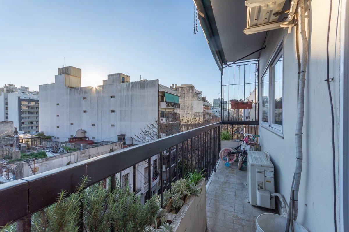 Foto de DEPTO EN VENTA 4 AMB CON BALCON FLORES LUMINOSO, imagen 5