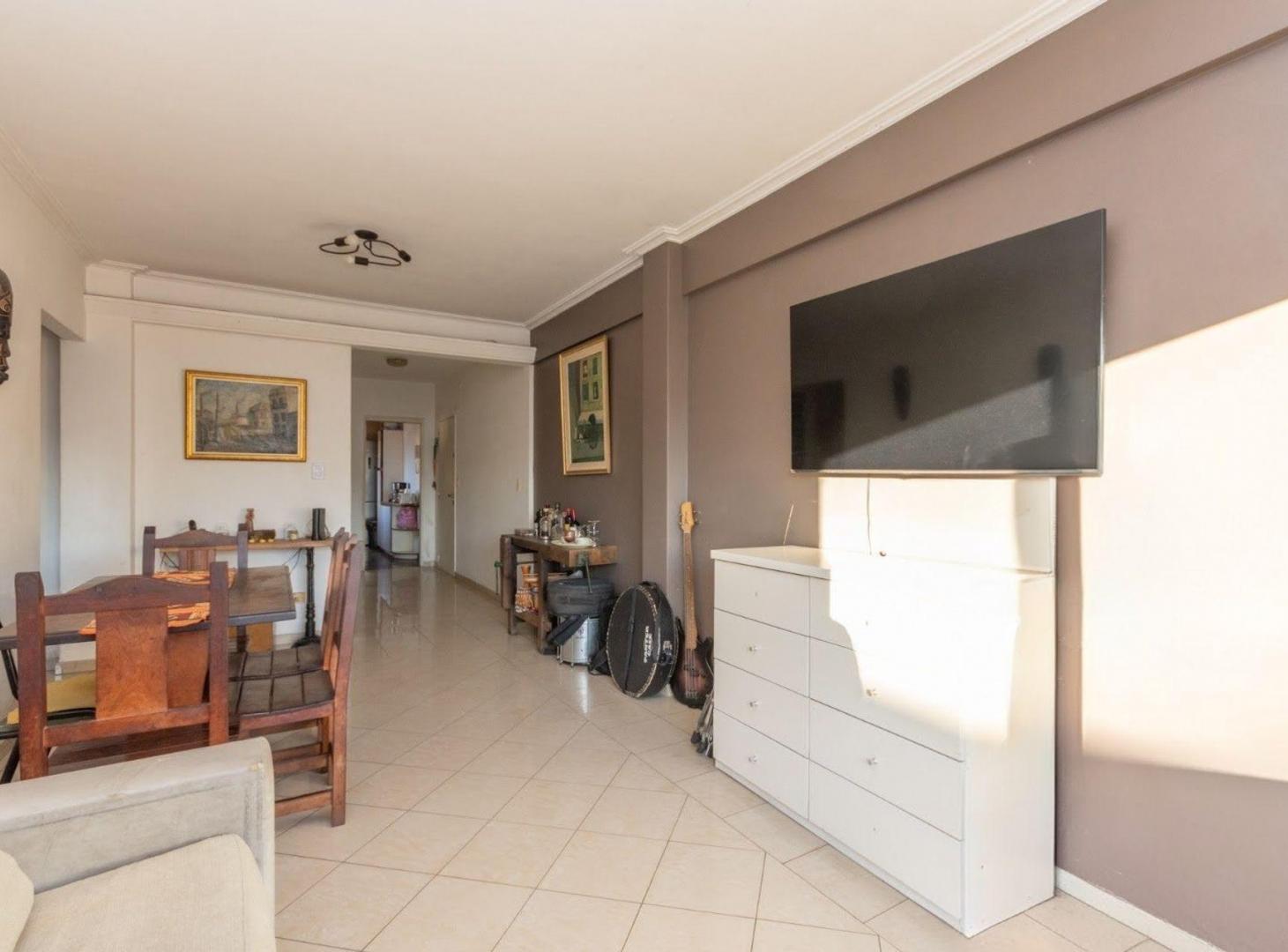 Foto de DEPTO EN VENTA 4 AMB CON BALCON FLORES LUMINOSO, imagen 1