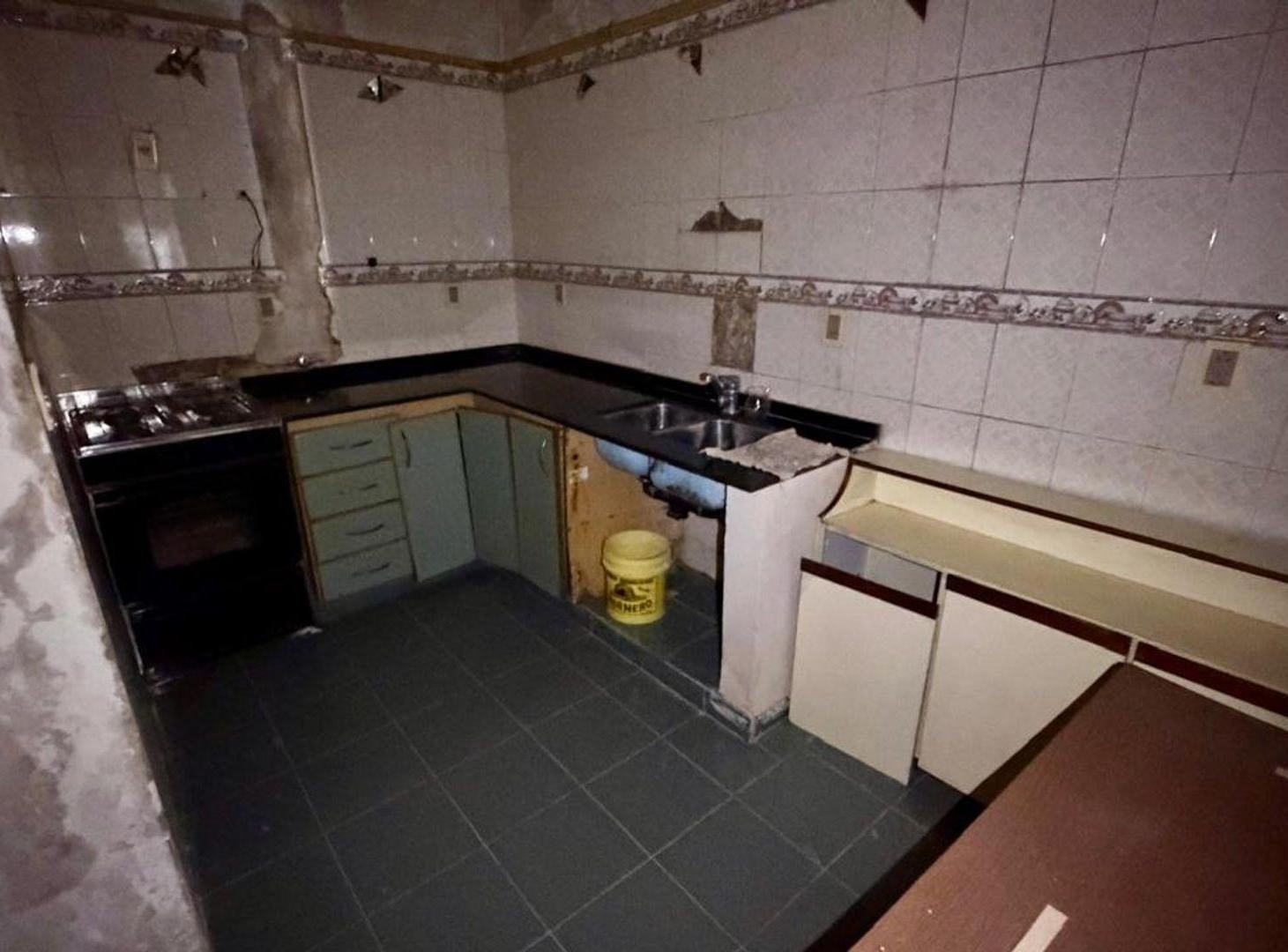 Foto de PH 4 AMBIENTES VENTA PARQUE AVELLANEDA A REFACCION, imagen 1