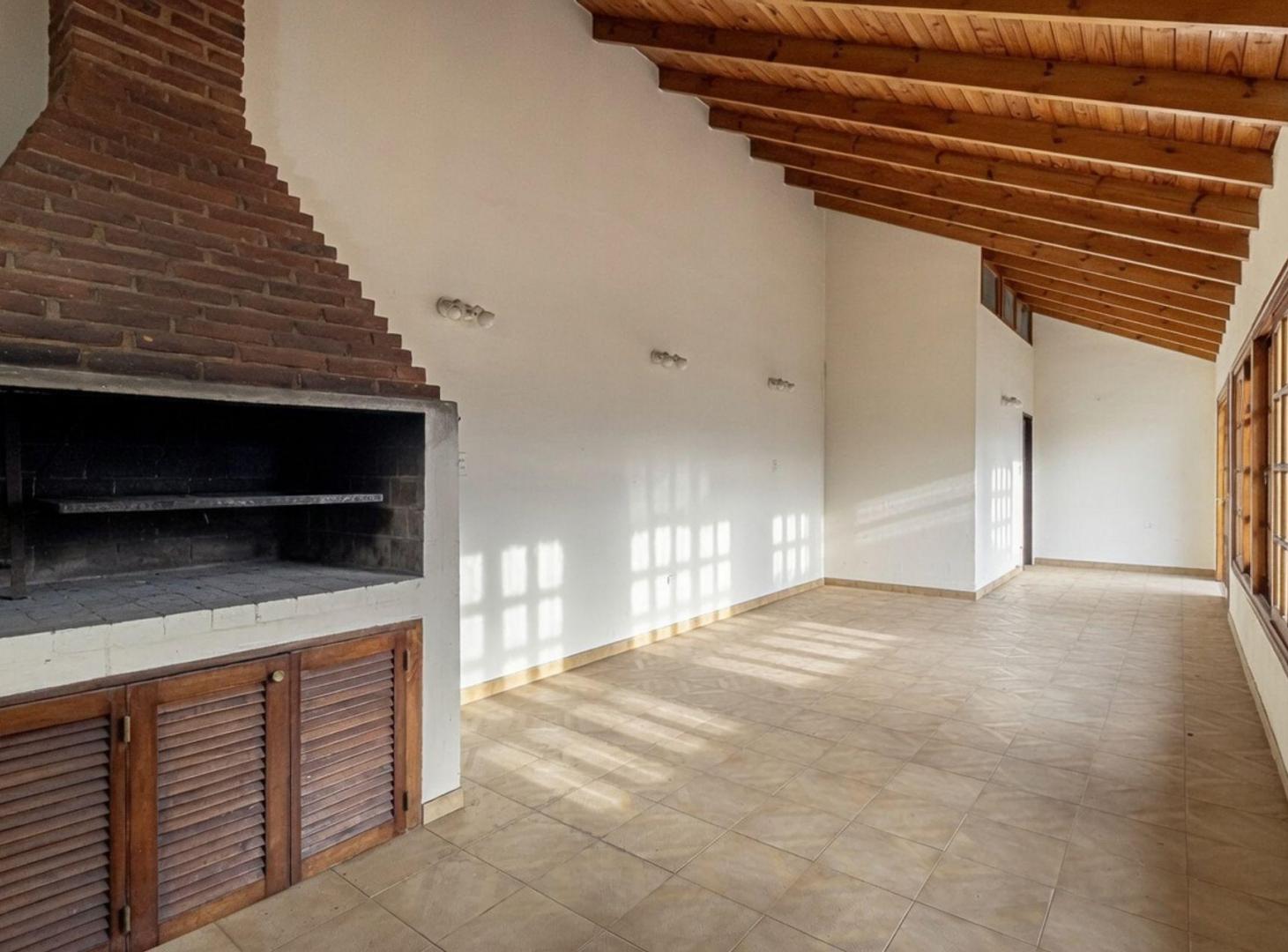 Foto de VENTA CASA 4 AMB EN LANUS CON PATIO Y COCHERA, imagen 4