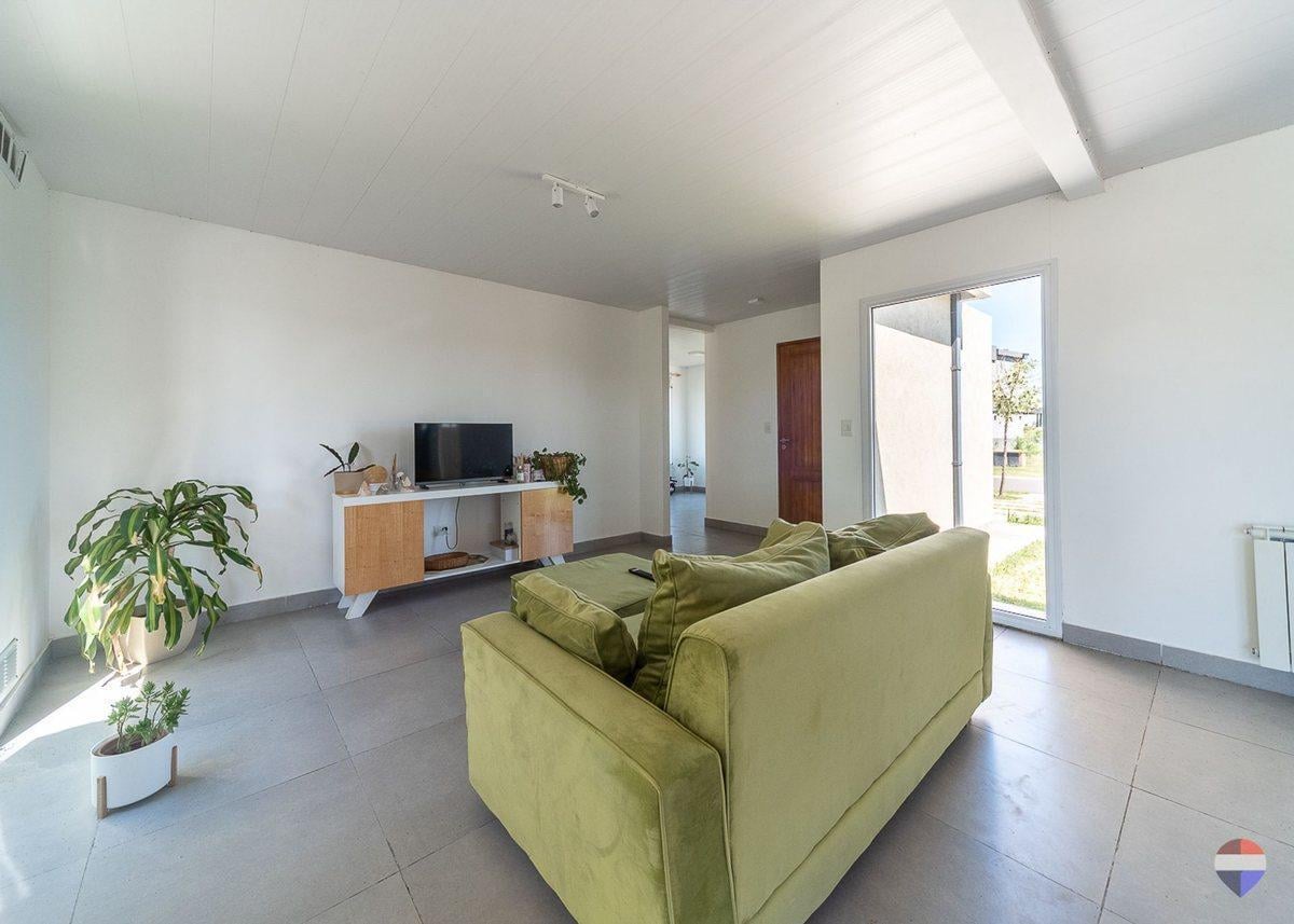 Foto de CASA 4 AMBIENTES EN VENTA SAN SEBASTIAN CON PILETA, imagen 4