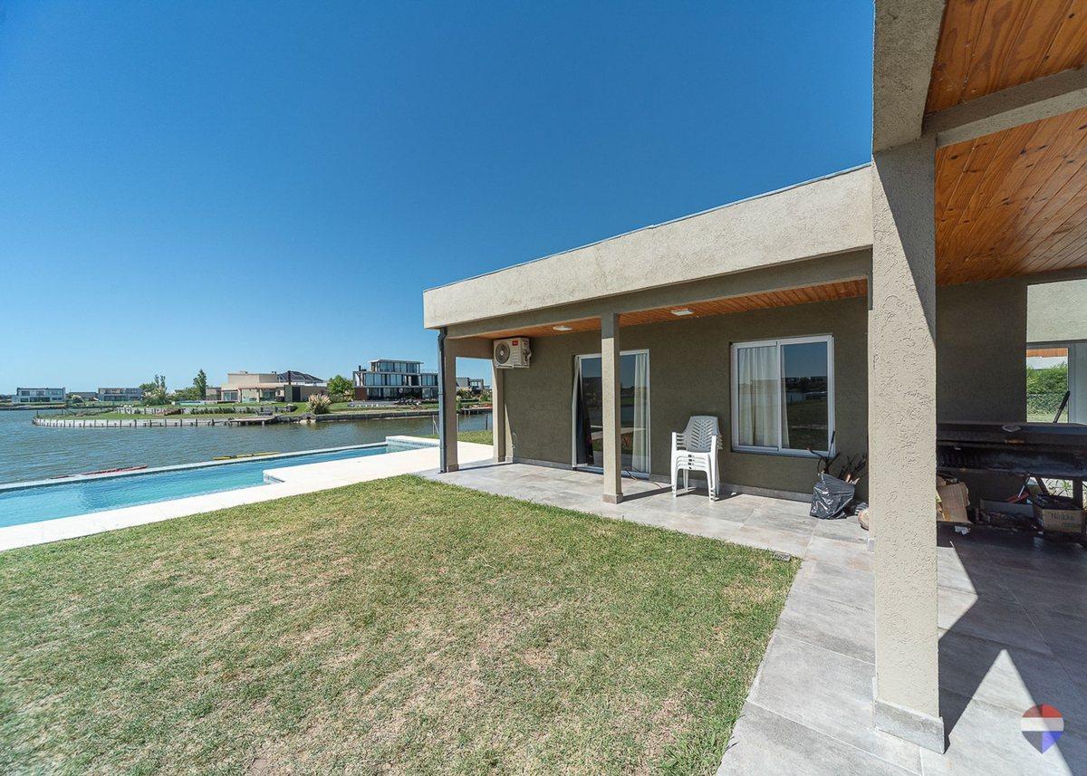 Foto de CASA 4 AMBIENTES EN VENTA SAN SEBASTIAN CON PILETA, imagen 1