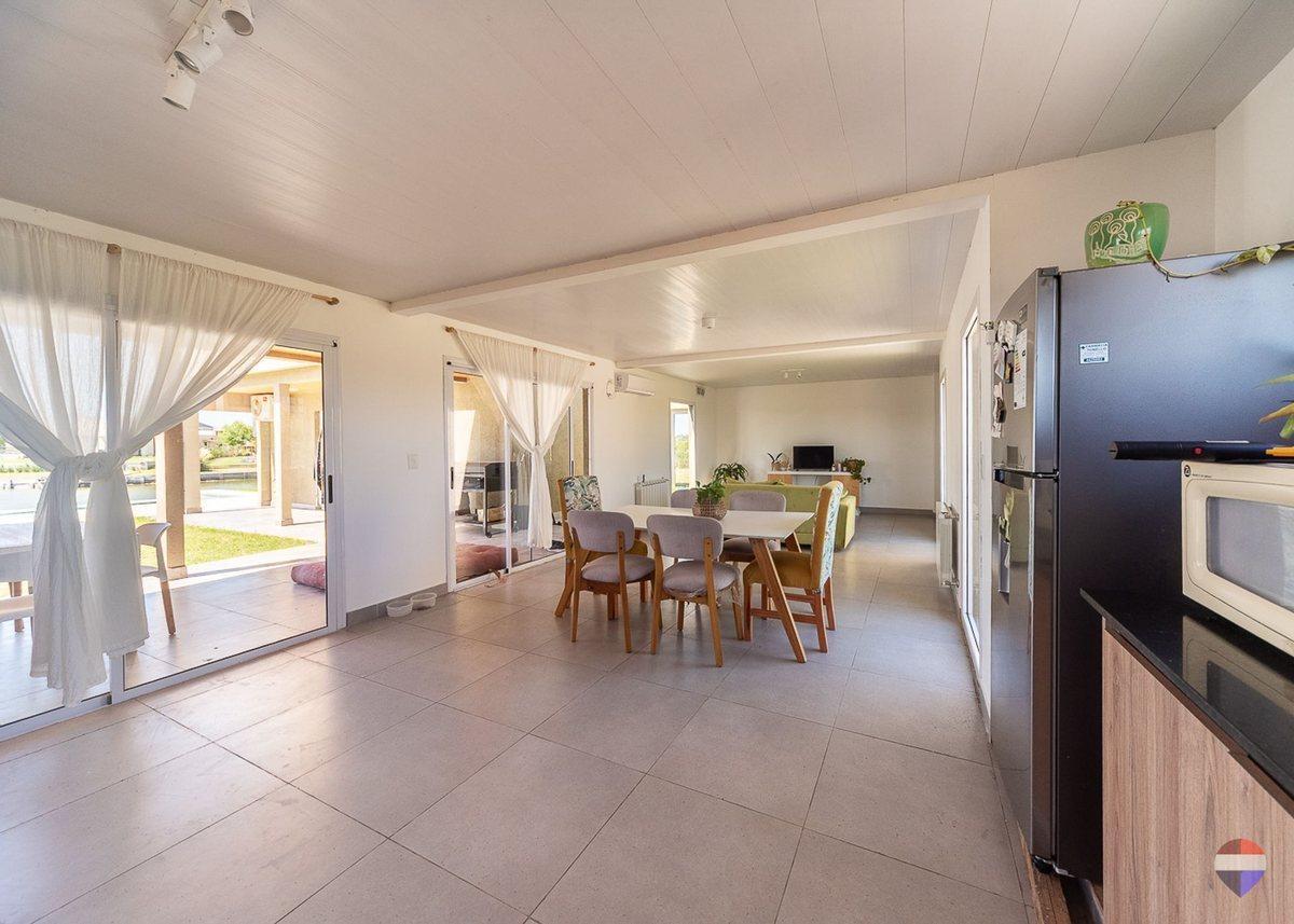 Foto de CASA 4 AMBIENTES EN VENTA SAN SEBASTIAN CON PILETA, imagen 3
