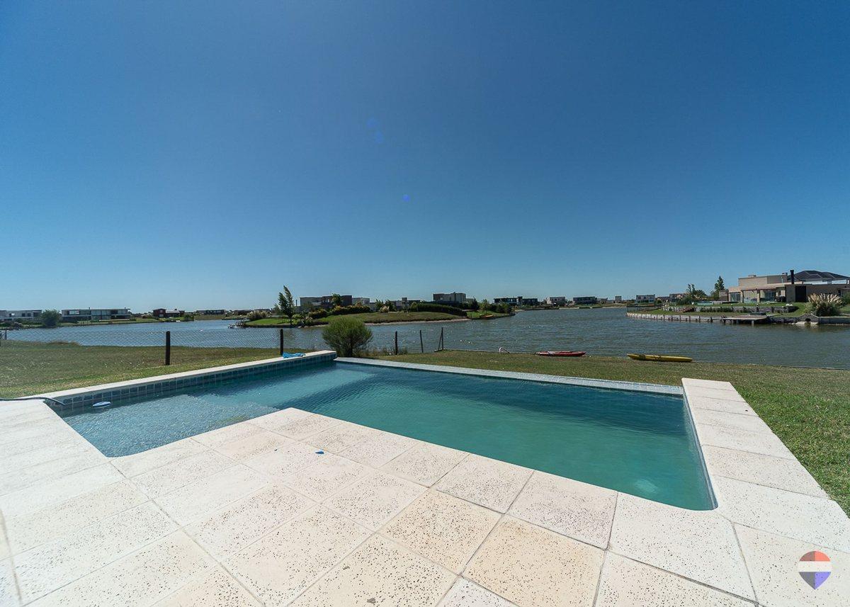 Foto de CASA 4 AMBIENTES EN VENTA SAN SEBASTIAN CON PILETA, imagen 2